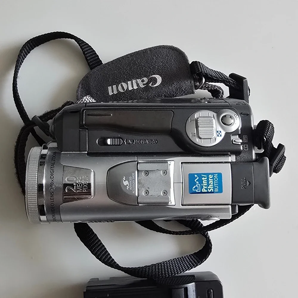 Canon Optura 30 MiniDV Digital Video Camcorder 12x Optical Zoom Silver NTSC